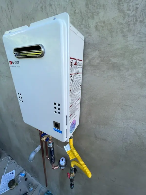 Tankless water heater installation for Albany Park homes